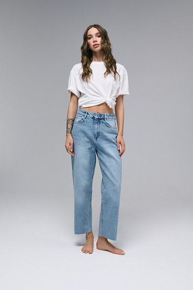 Dżinsy straight w kolorze niebieskim - 7018
