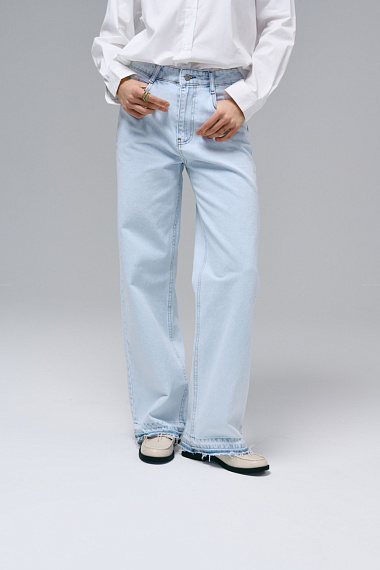 Dżinsy WIDE-LEG w kolorze niebieskim - 7019